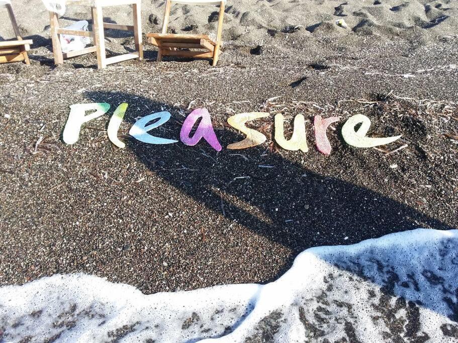 Pleasure Black Beach Perissa  Exterior photo